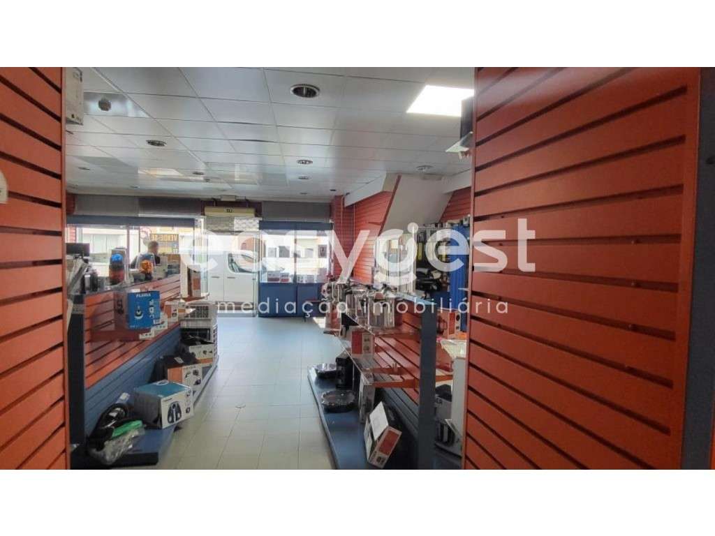 Loja com boas áreas localizada no centro da vila de Aljustrel - Grande imagem: 5/12