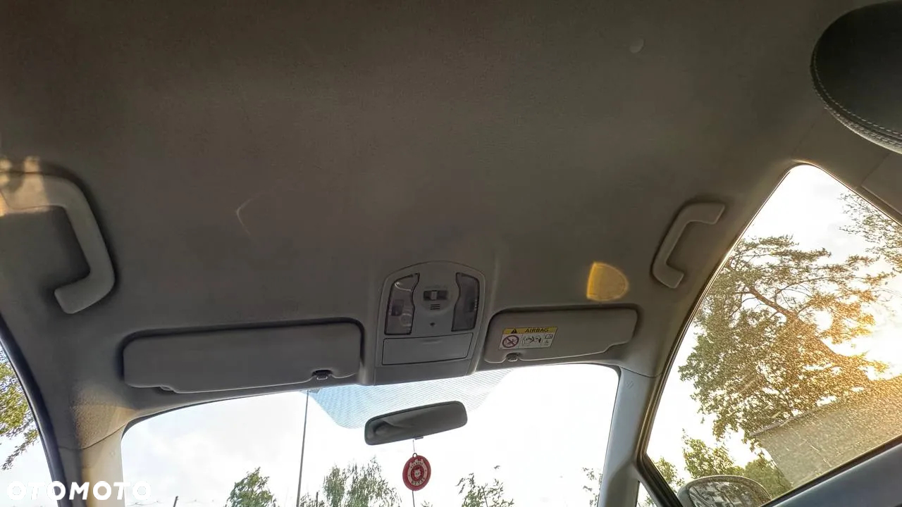 Toyota Prius (Hybrid) Executive - 17