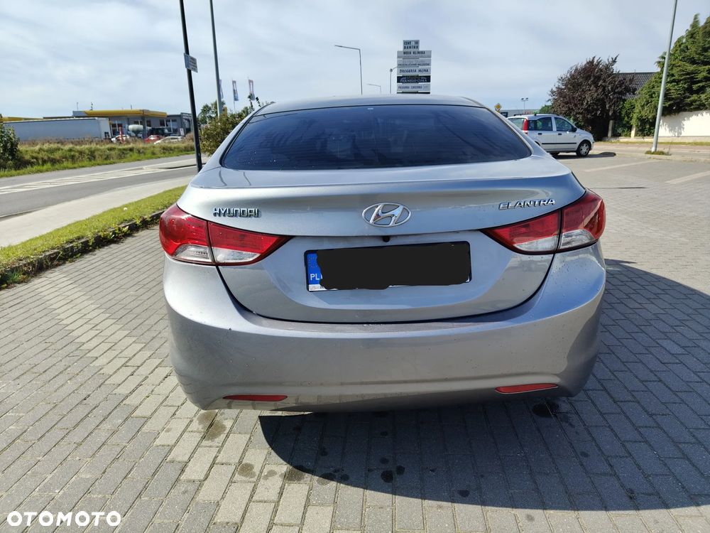 Hyundai Elantra 1.6 Comfort - 3
