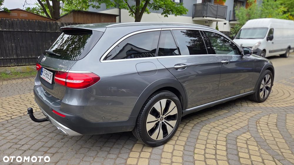 Mercedes-Benz Klasa E 220 d 4-Matic All-Terrain - 3