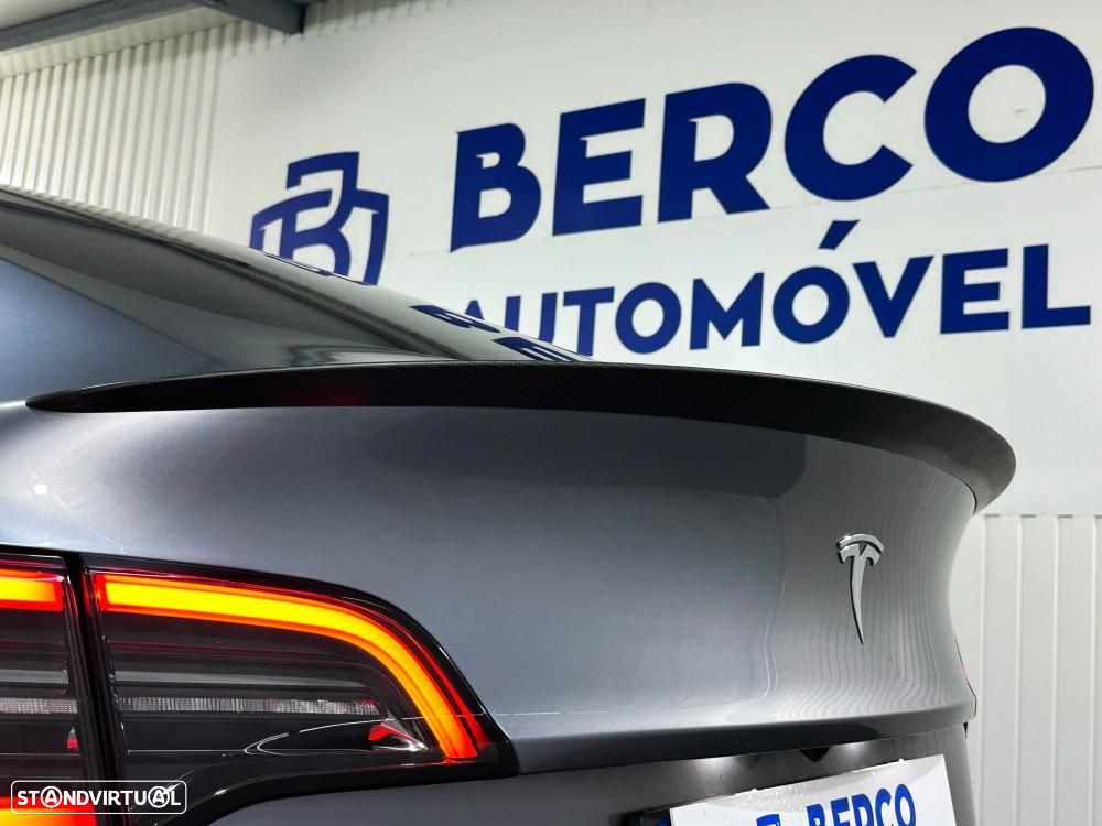 Tesla Model Y Performance Dual Motor AWD - 17