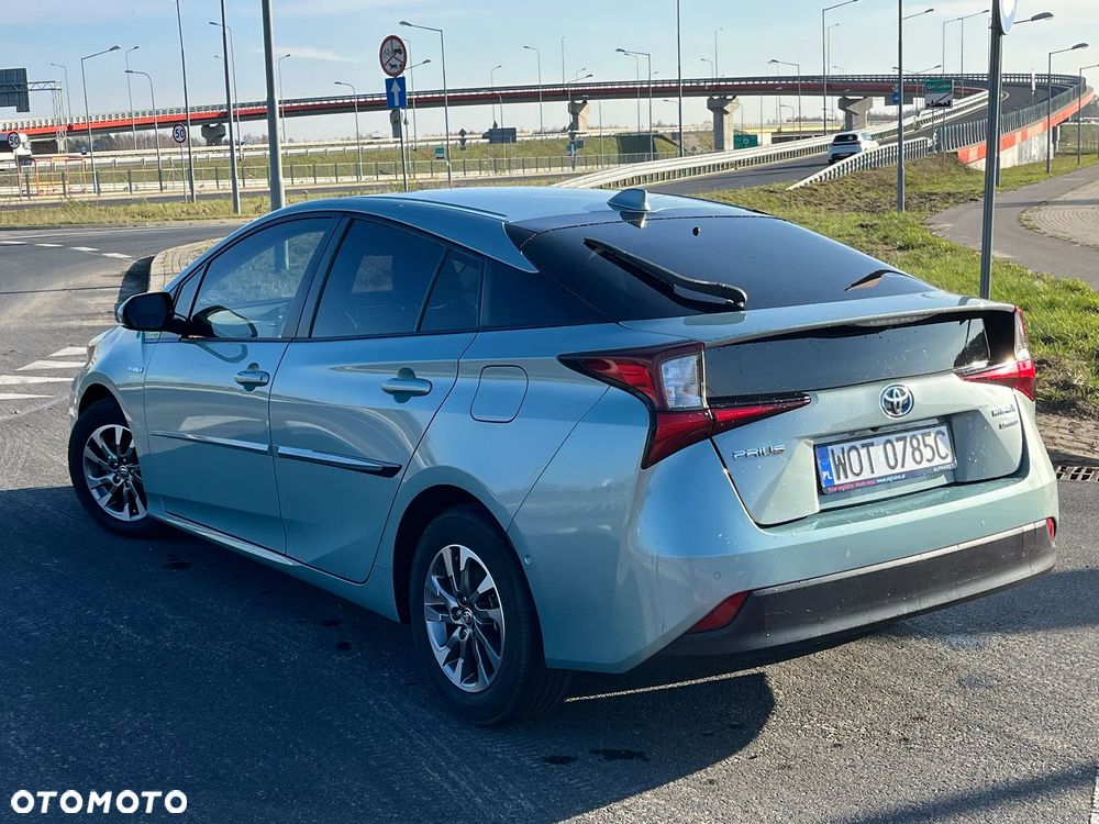 Toyota Prius Hybrid Executive - 12