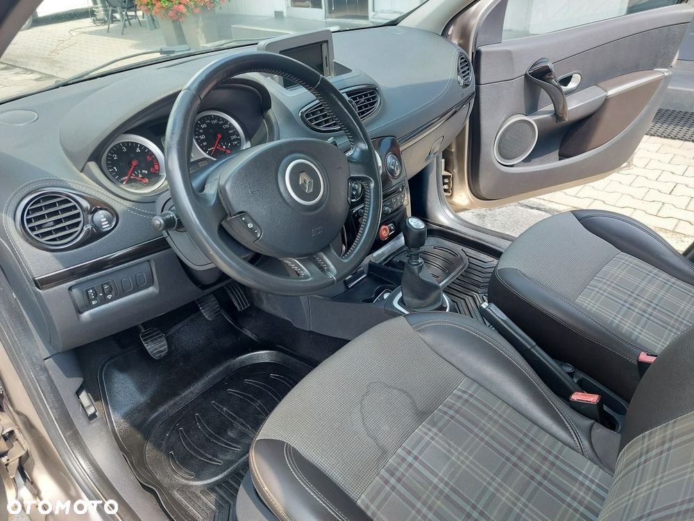 Renault Clio - 9