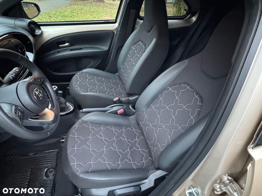 Toyota Aygo x-clusiv - 8