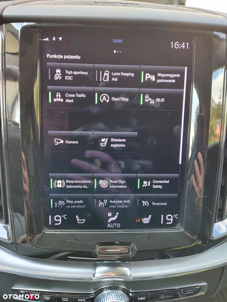 Volvo XC 60 B5 B AWD Momentum Pro - 11