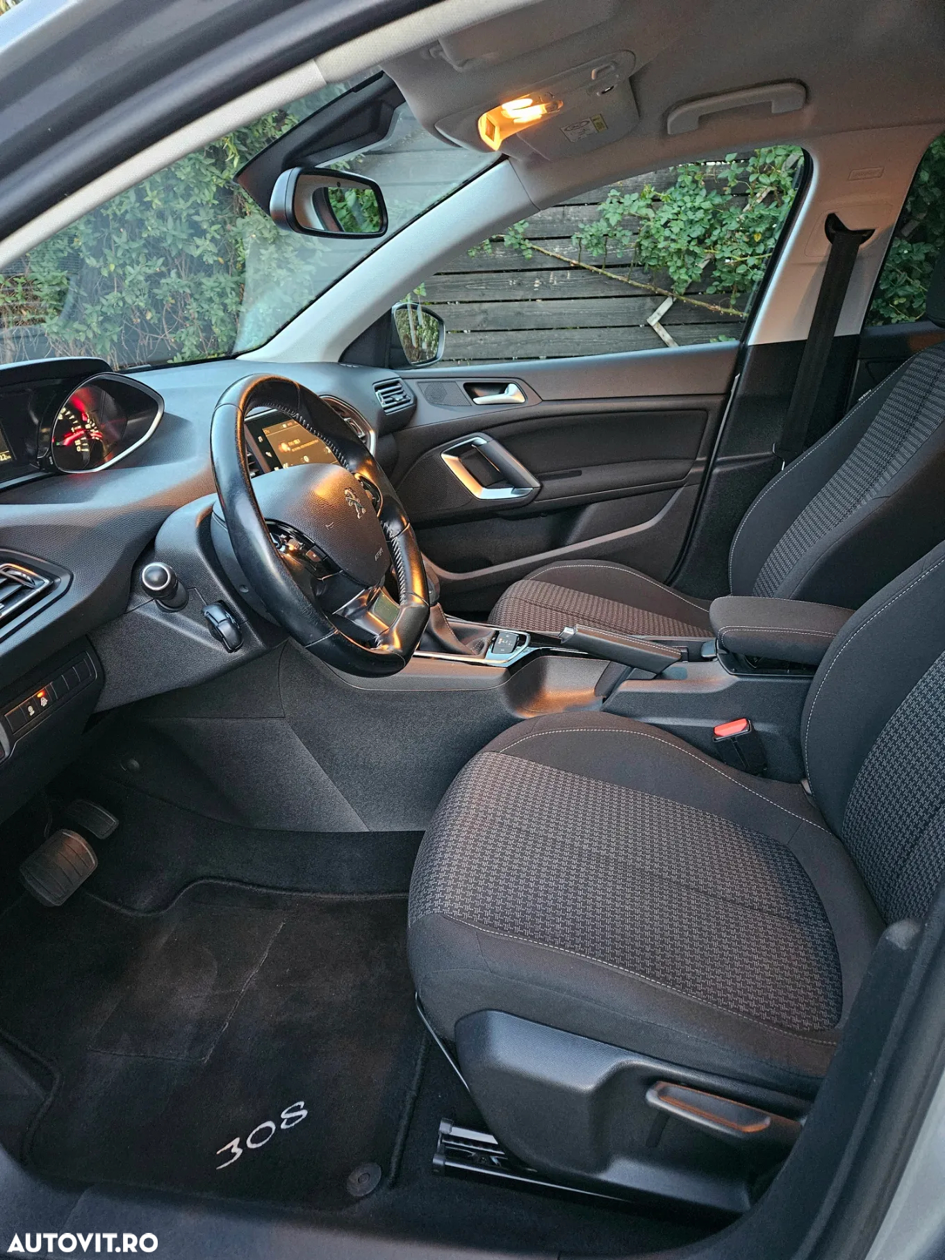 Peugeot 308 SW BlueHDi 120 EAT6 Stop & Start Active Business-Paket - 17