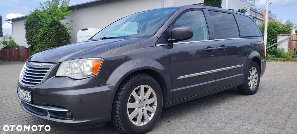 Chrysler Town & Country - 3