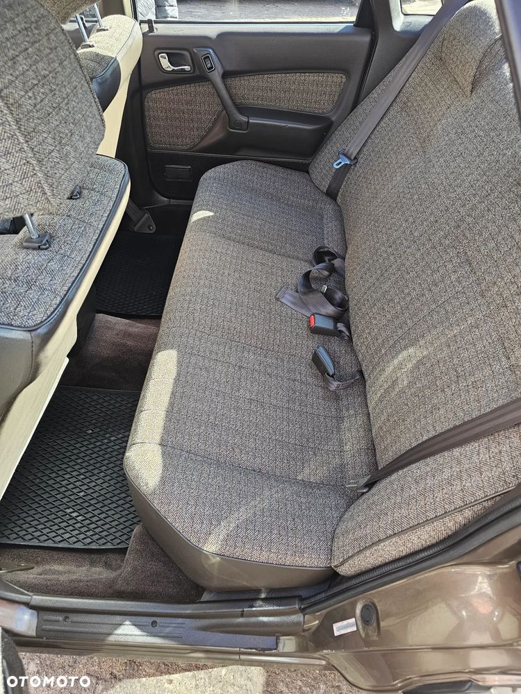 Mitsubishi Galant - 16