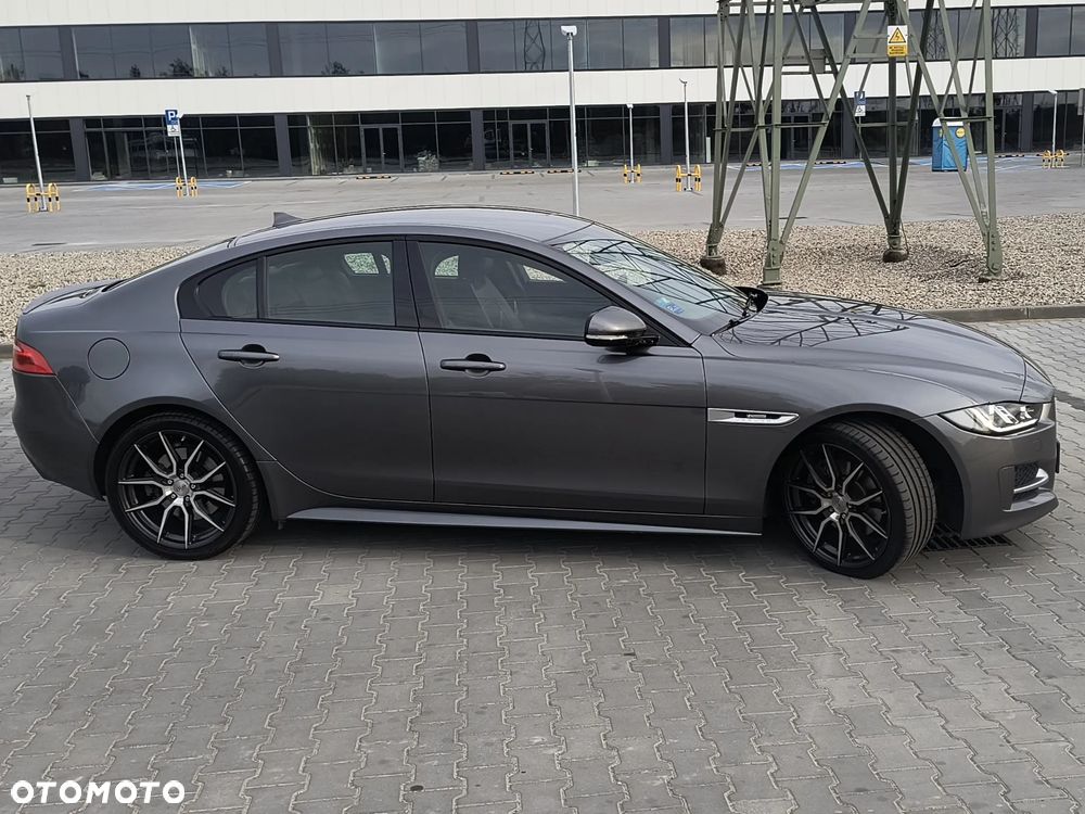 Jaguar XE 2.0 T R-Sport - 2