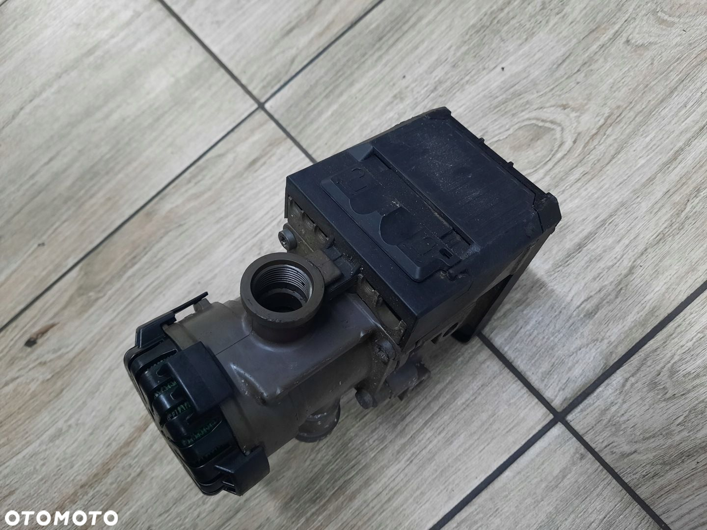 ZAWÓR PRZÓD MODULATOR EBS VOLVO FH FM RENAULT DXI - 2