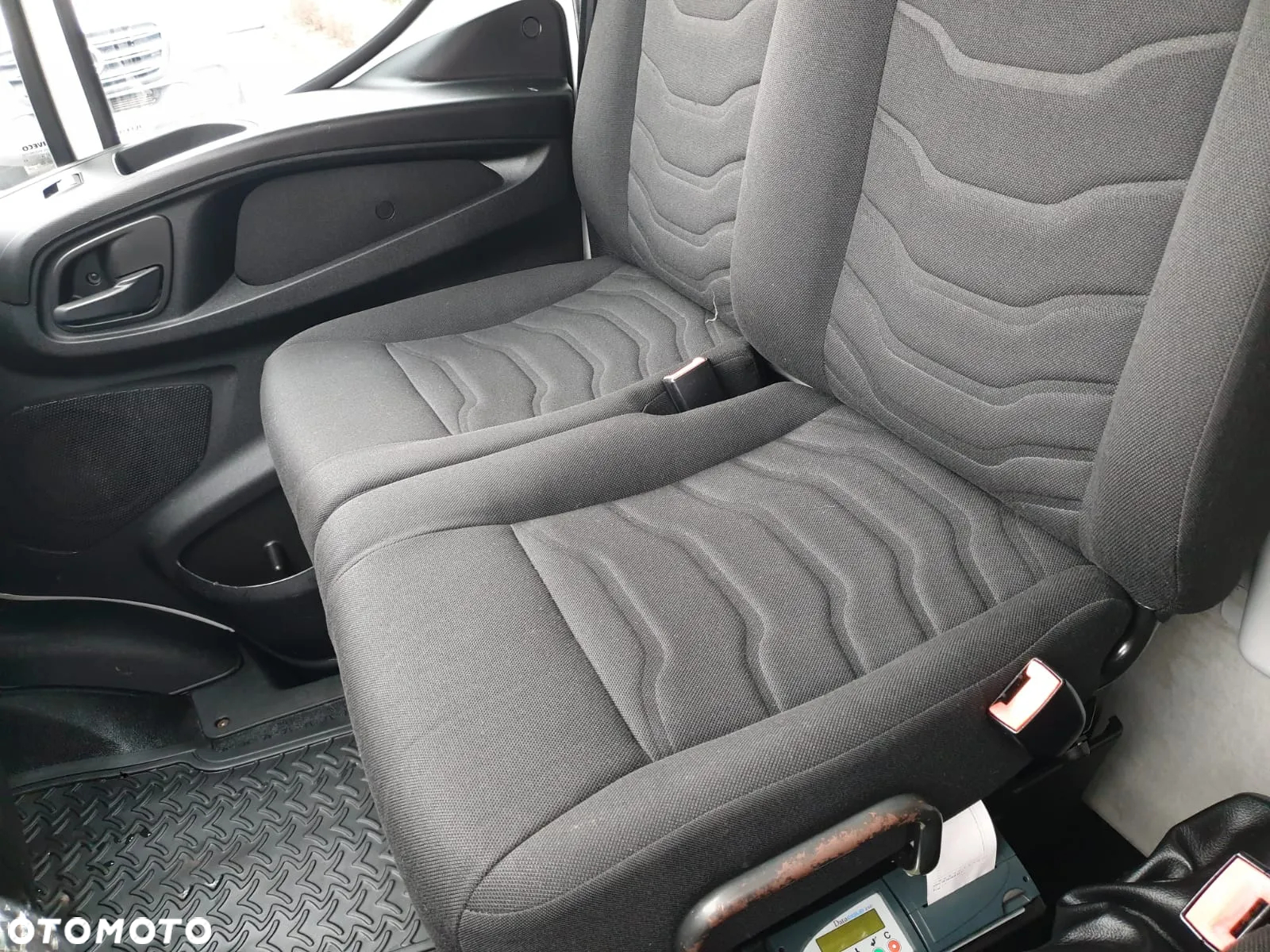 Iveco DAILY 60C15 CHŁODNIA+WINDA+DRZWI BOCZNE I TYLNE MROŹNIA IZOTERMA - 19