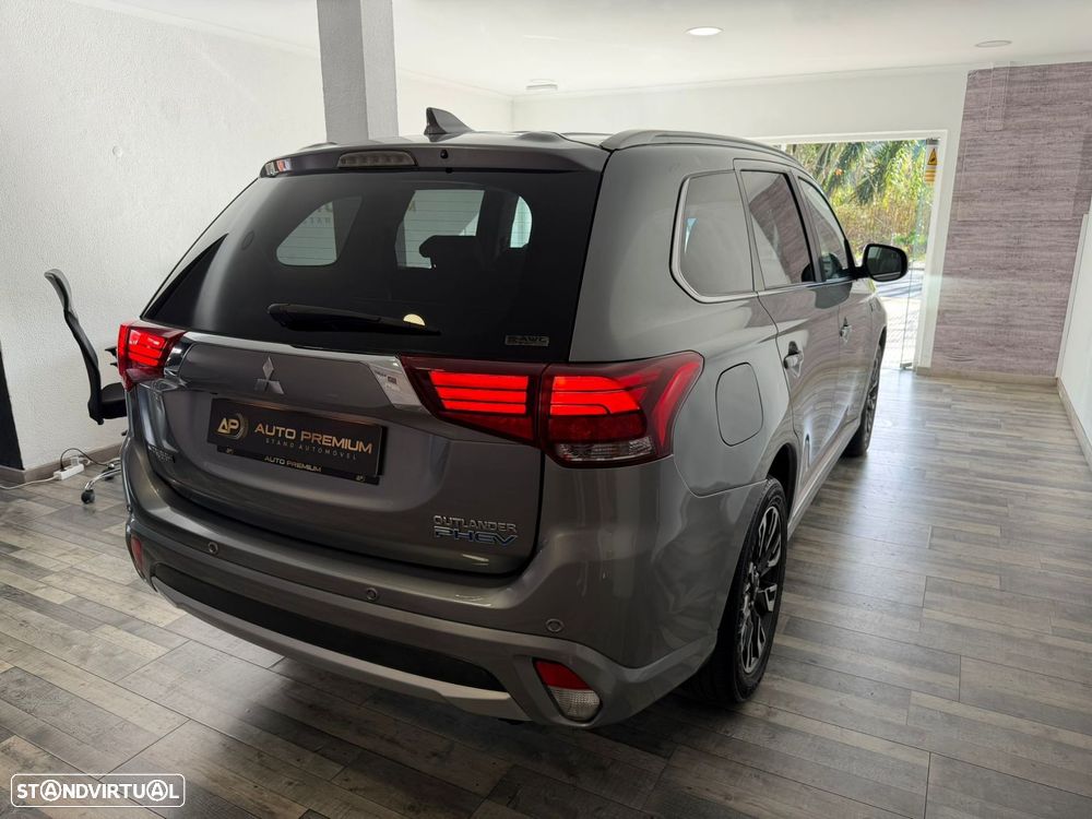 Mitsubishi Outlander 2.0 Instyle Navi - 5