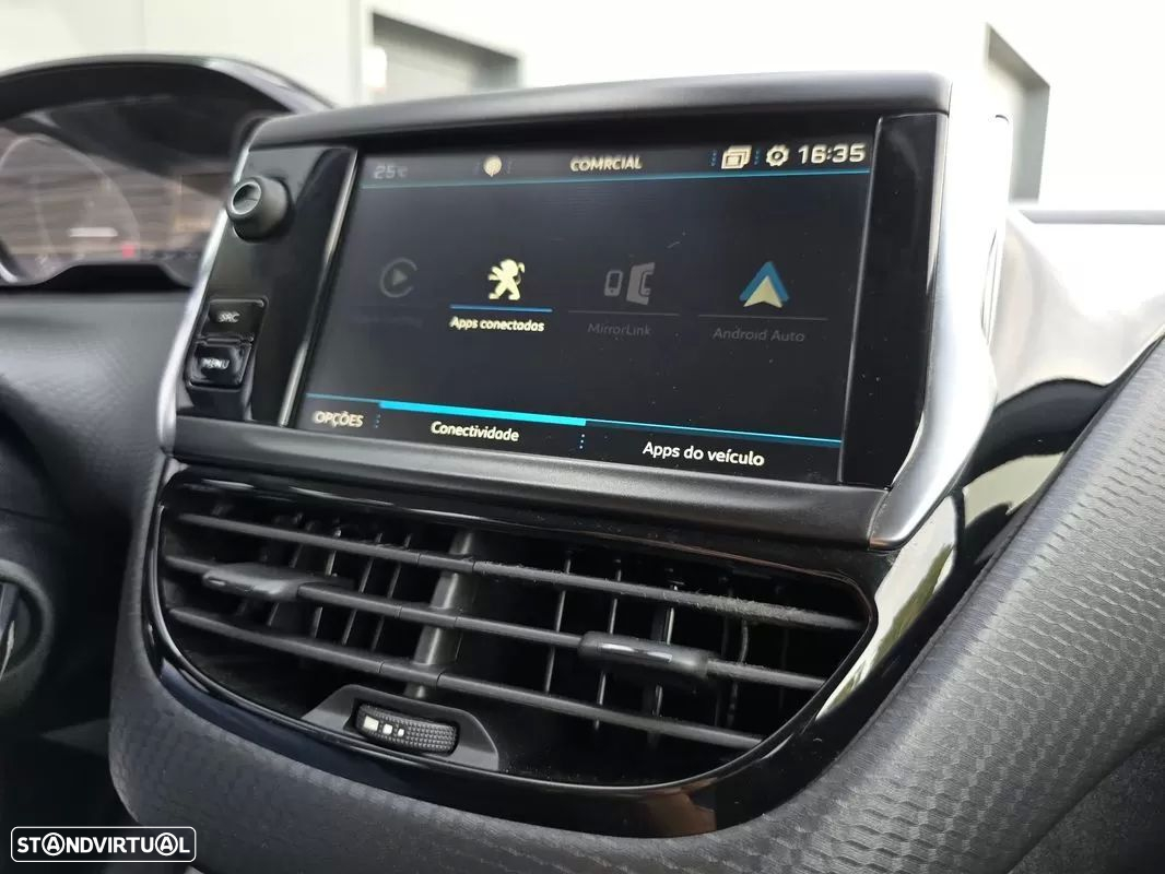 Peugeot 2008 1.2 PureTech Signature - 19