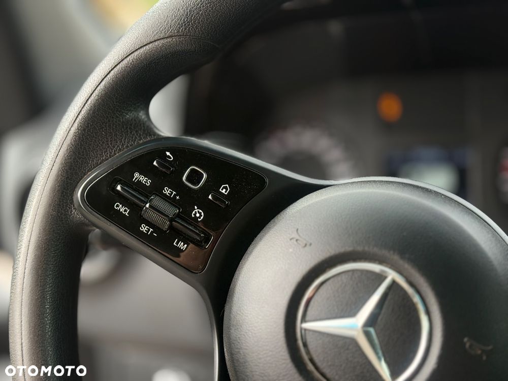 Mercedes-Benz Sprinter - 15