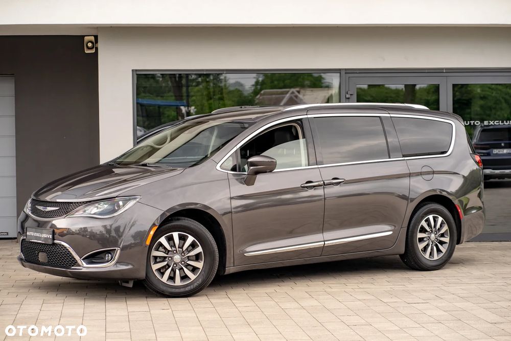 Chrysler Pacifica - 12