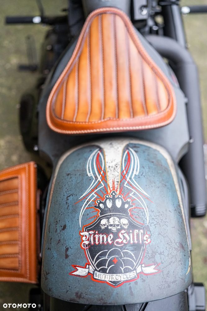 Harley-Davidson Softail Breakout - 25