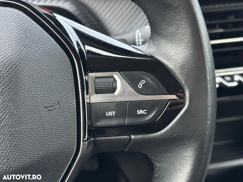 Peugeot 2008 1.2 L PureTech STT Allure - 28