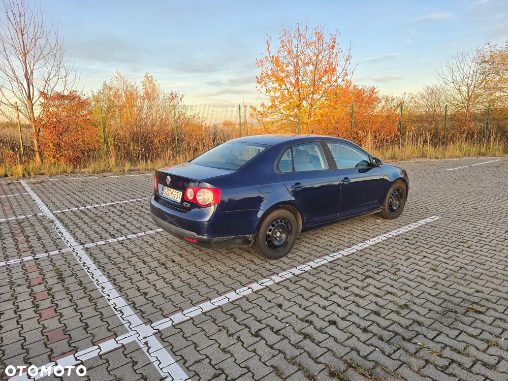 Volkswagen Jetta 1.6 Trendline - 1