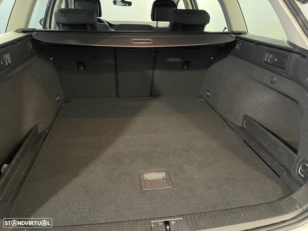 VW Passat Variant 2.0 TDi Elegance DSG - 31