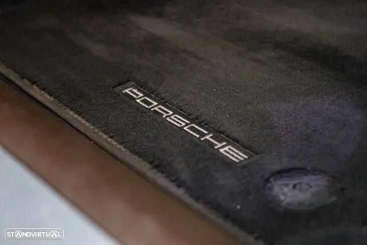 Porsche Panamera 4 E-Hybrid - 30