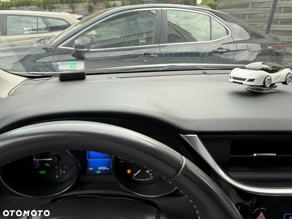 Toyota Auris Hybrid 135 Prestige - 28