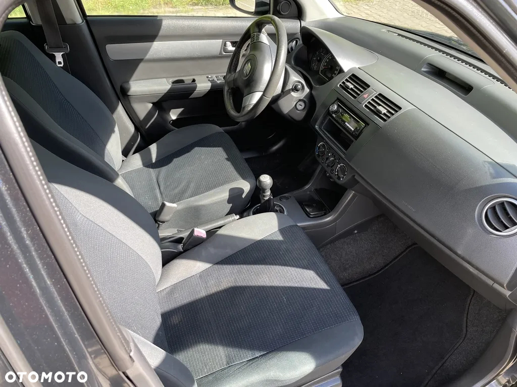 Suzuki Swift 1.3 DDiS 16v GLX - 10