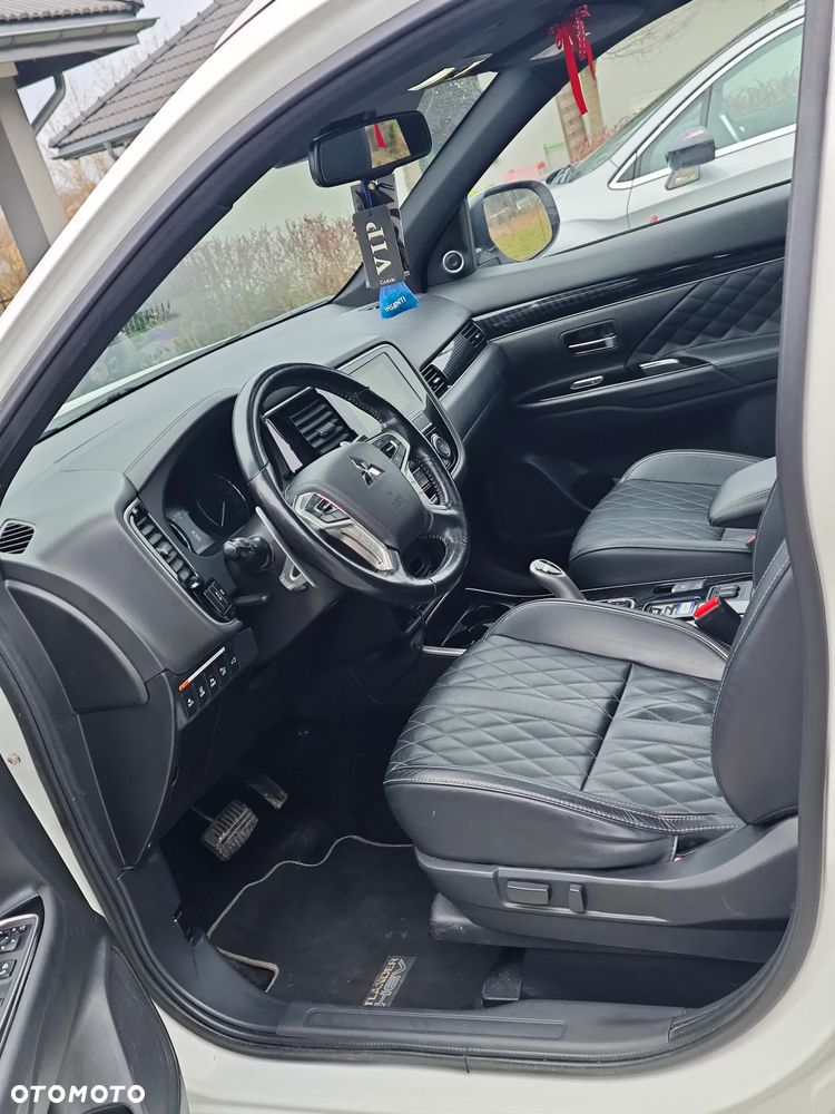 Mitsubishi Outlander Instyle + - 15