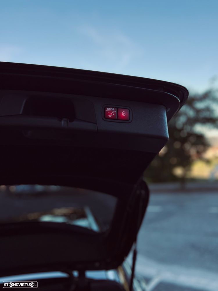 Mercedes-Benz E 300 Bluetec Hybrid Avantgarde - 16