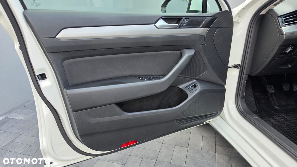 Volkswagen Passat 2.0 TDI EVO Essence - 32