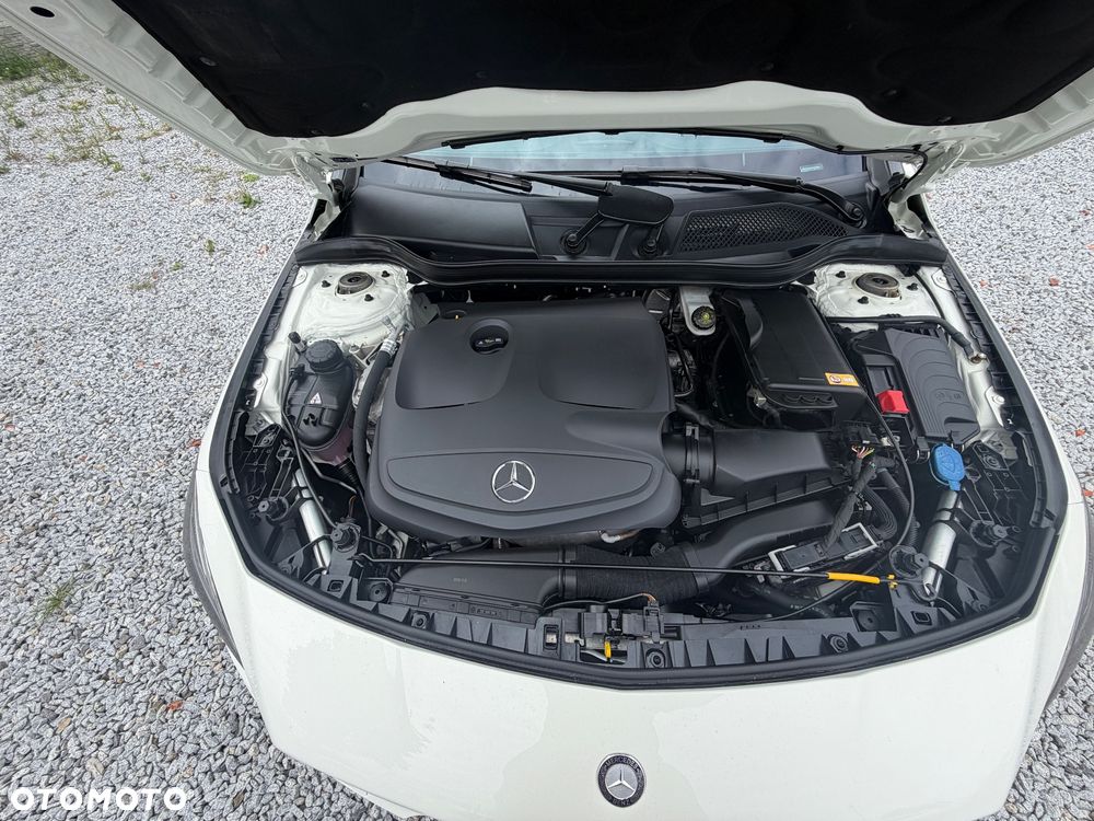 Mercedes-Benz CLA 250 4-Matic AMG Line - 17