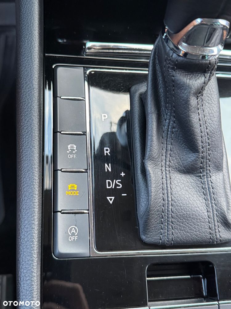 Skoda Superb 2.0 TDI Sportline DSG - 26