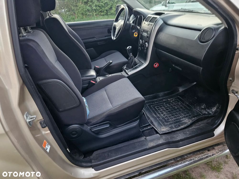 Suzuki Grand Vitara 1.6 - 12