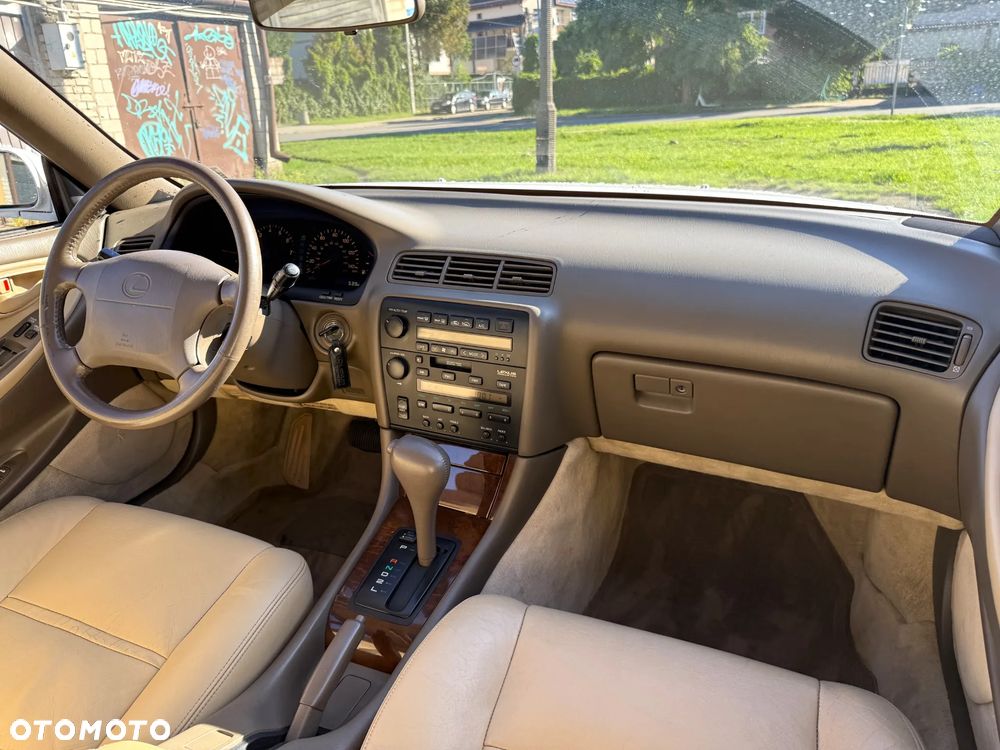 Lexus ES - 10