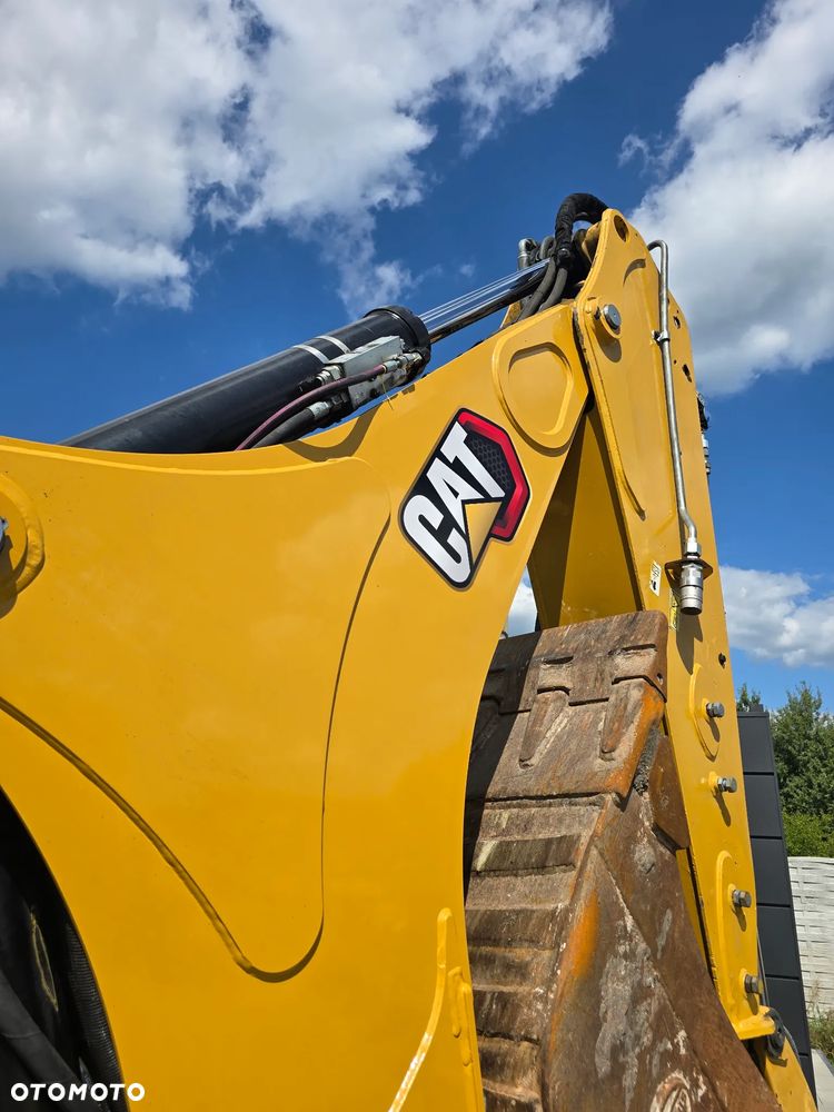 Caterpillar - 8
