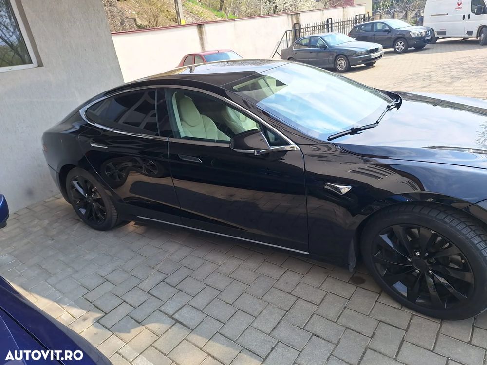 Tesla Model S - 12