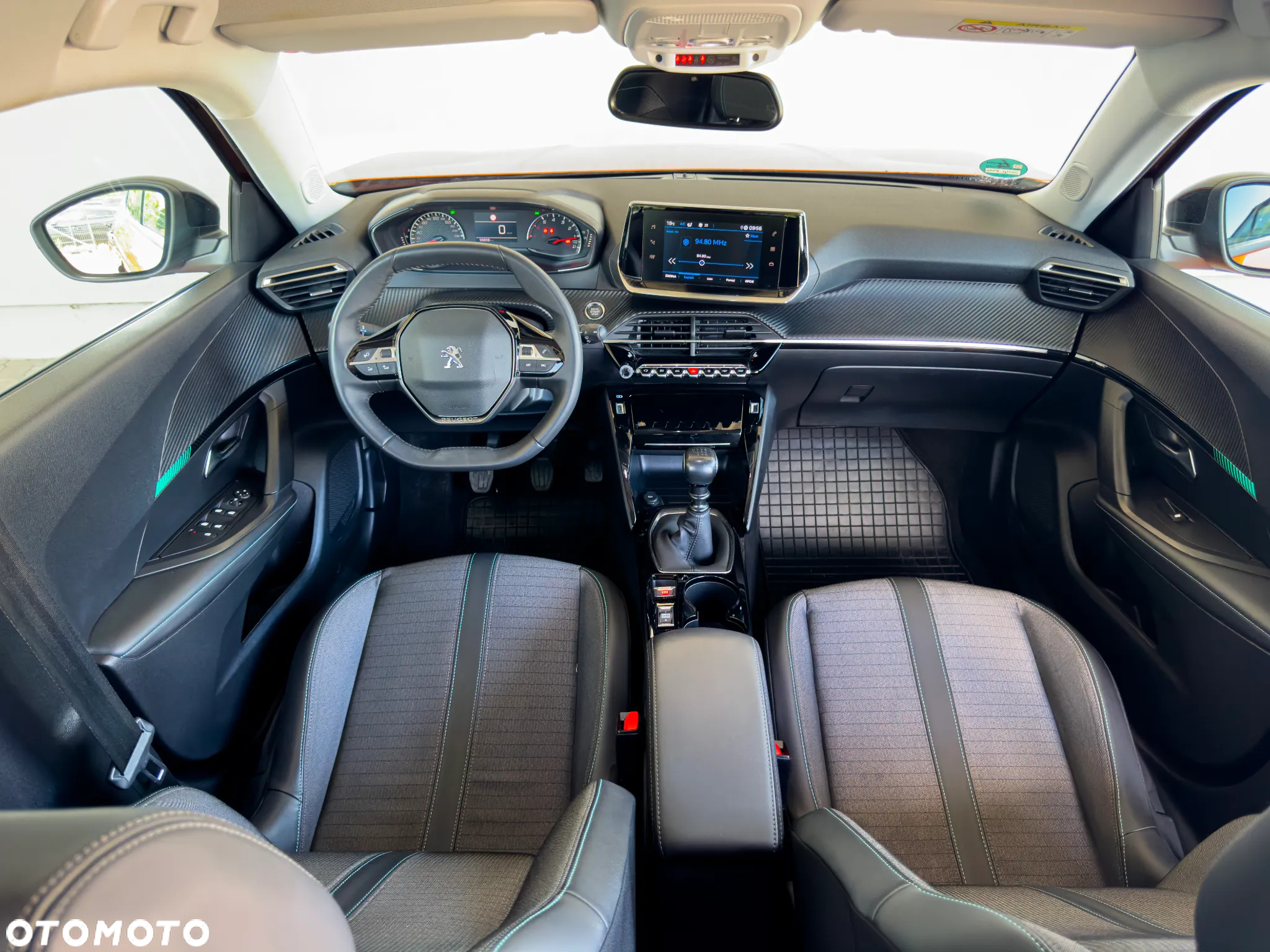 Peugeot 2008 1.2 PureTech Allure Pack S&S - 16