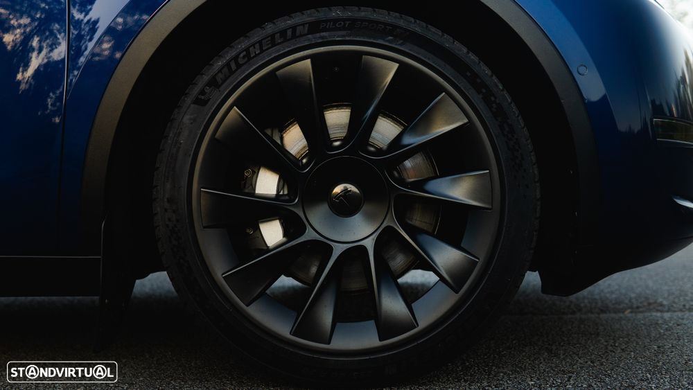 Tesla Model Y Long Range Dual Motor AWD - 9