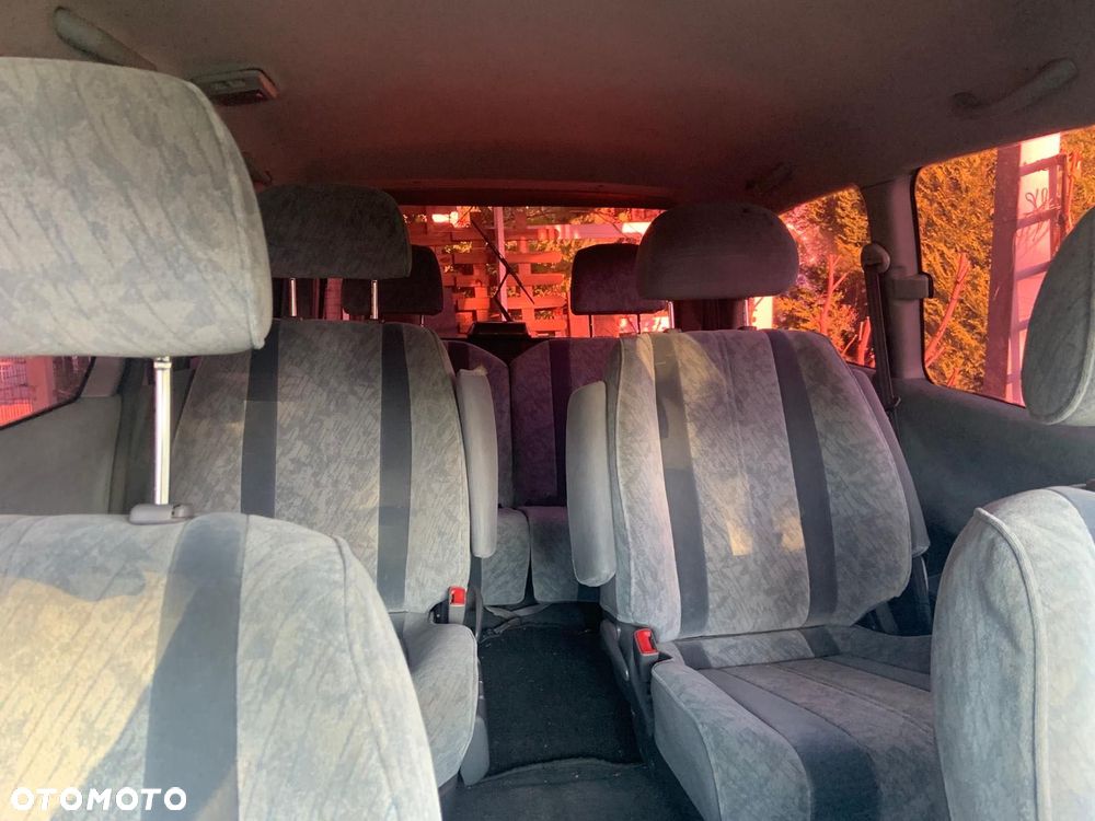 Toyota Previa - 3