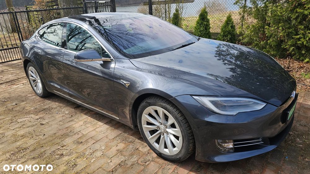 Tesla Model S - 17
