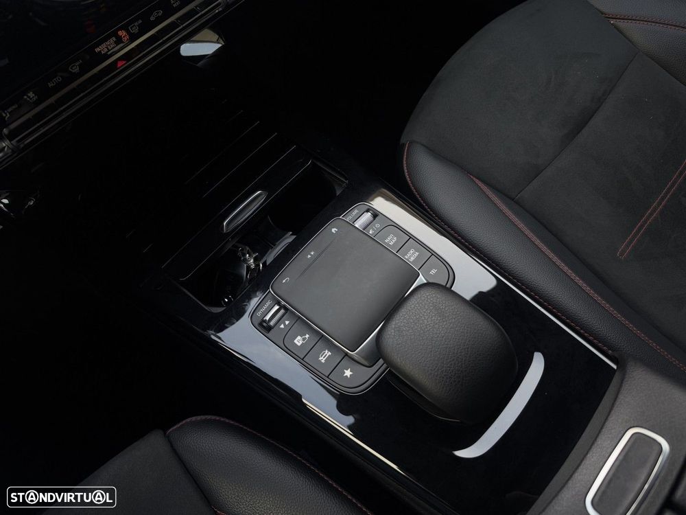 Mercedes-Benz CLA 250 e Shooting Brake AMG Line - 32