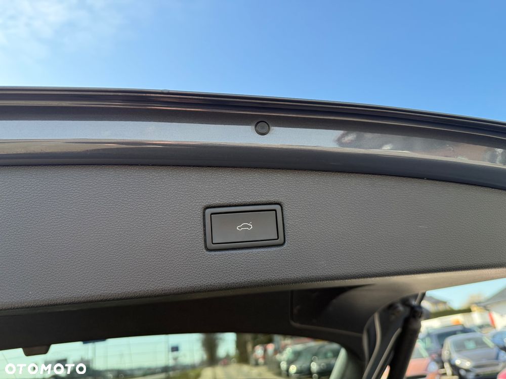 Volkswagen Tiguan 2.0 TDI SCR 4MotION DSG R-Line - 26