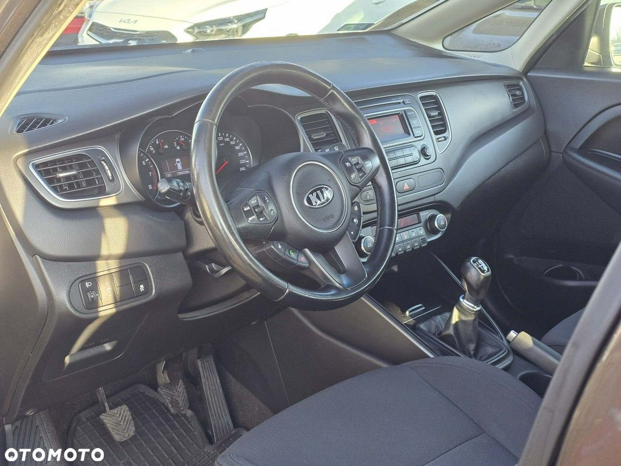 Kia Carens - 16