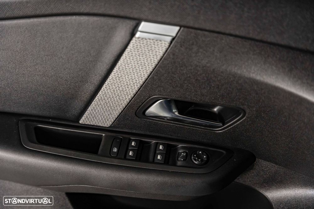 Citroën C4 X 1.2 PureTech Shine EAT8 - 19