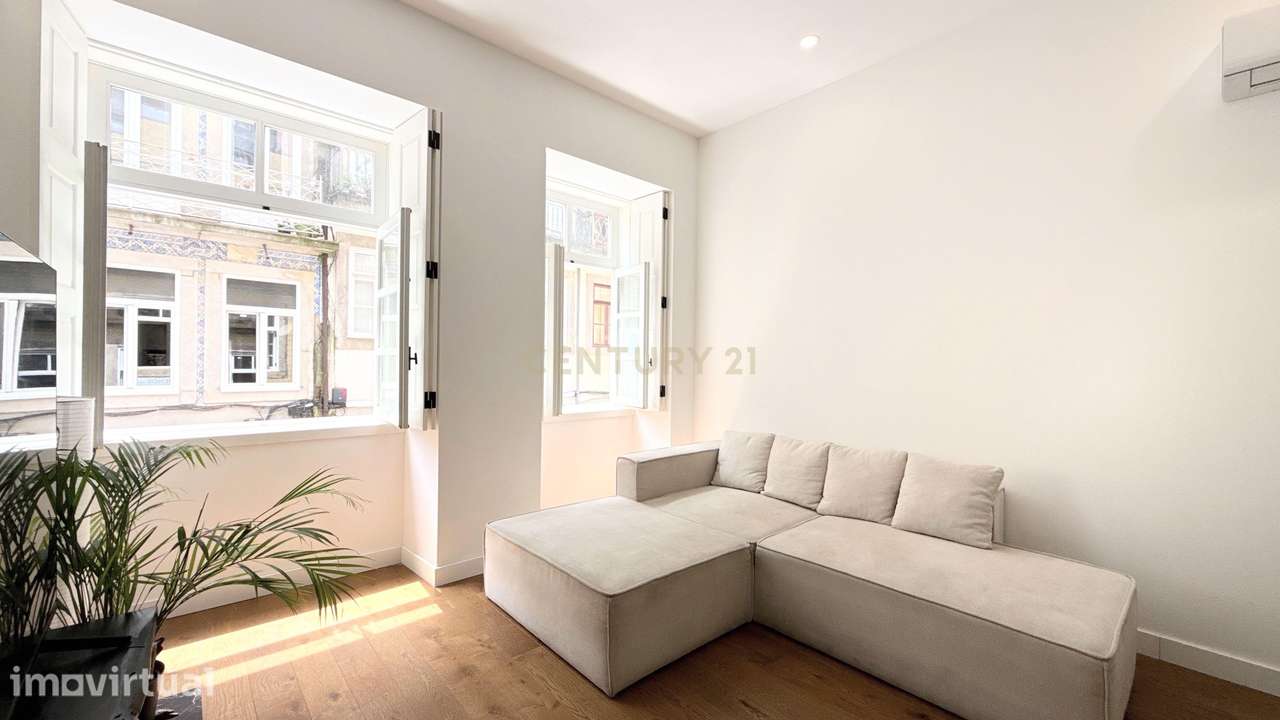 Apartamento T2 com terraço e fachada histórica no centro do Porto - Grande imagem: 5/42