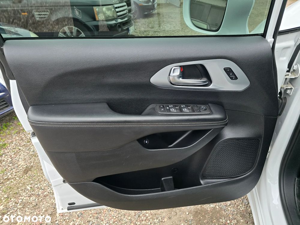 Chrysler Pacifica - 30