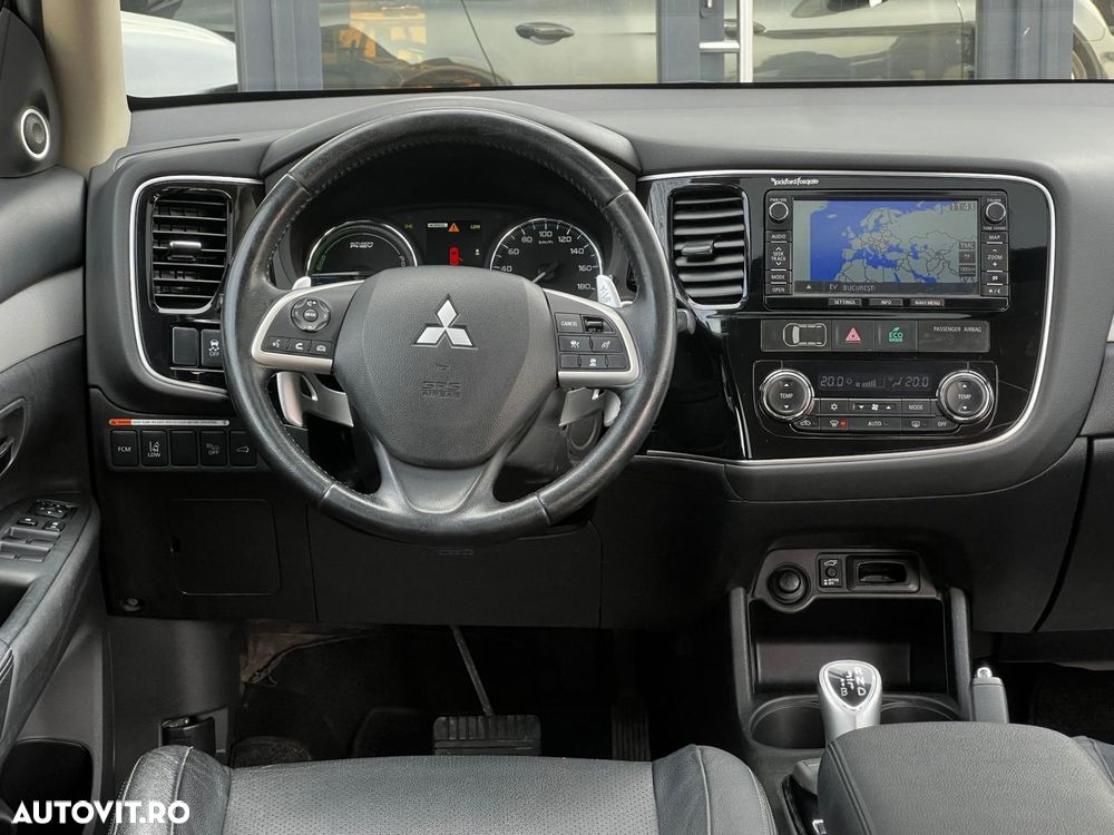 Mitsubishi Outlander - 10