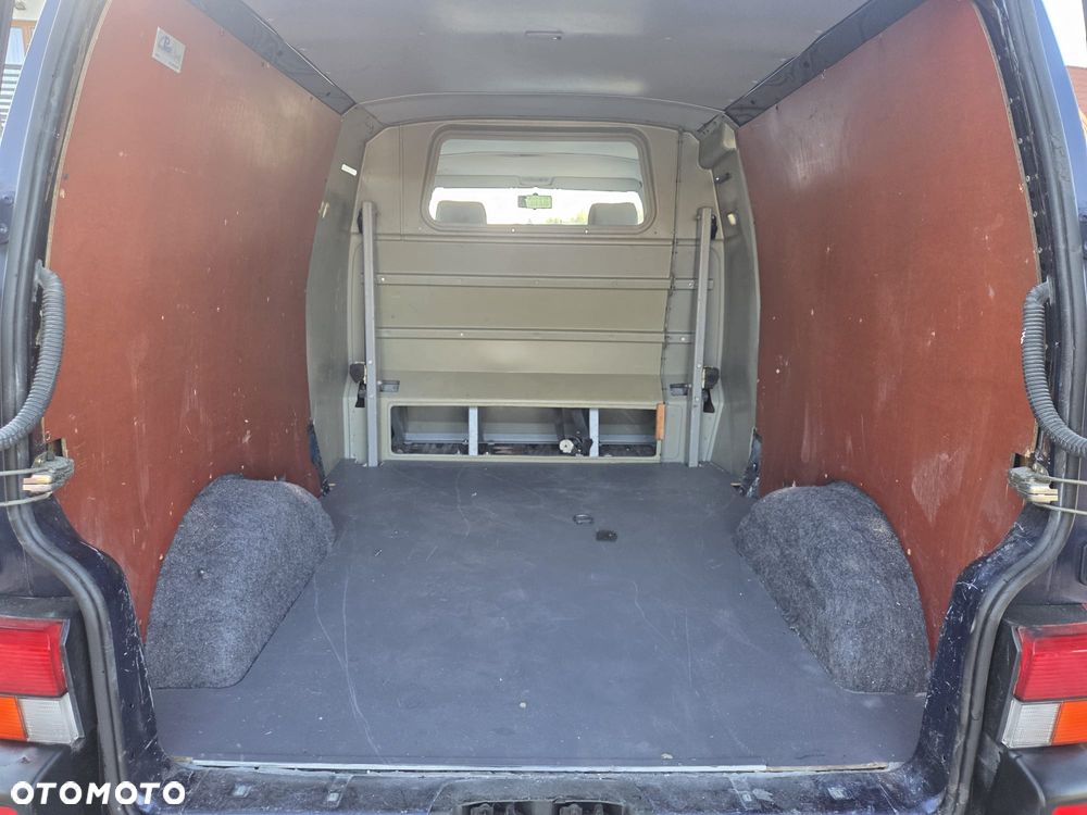 Volkswagen T4 2.5TDI 102KM LONG ORYGINAŁ PRZEBIEG ZADBANY DUBEL KABINA - 8