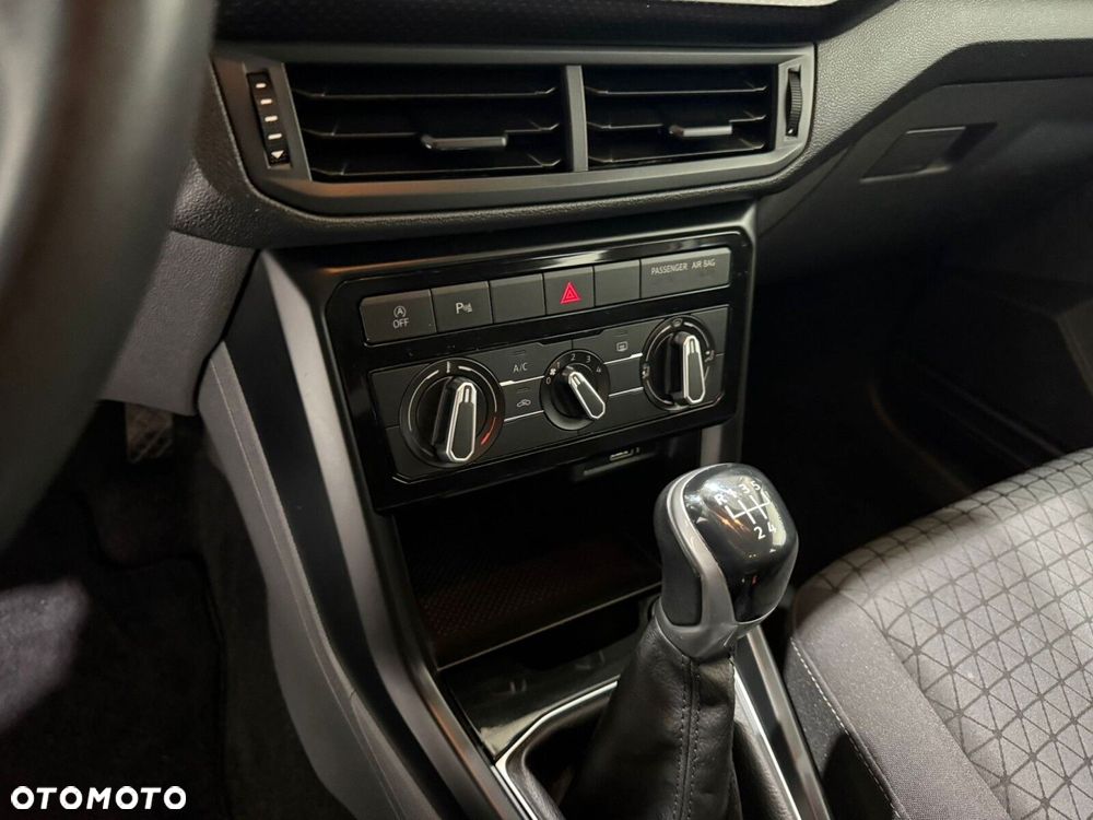 Volkswagen T-Cross - 32