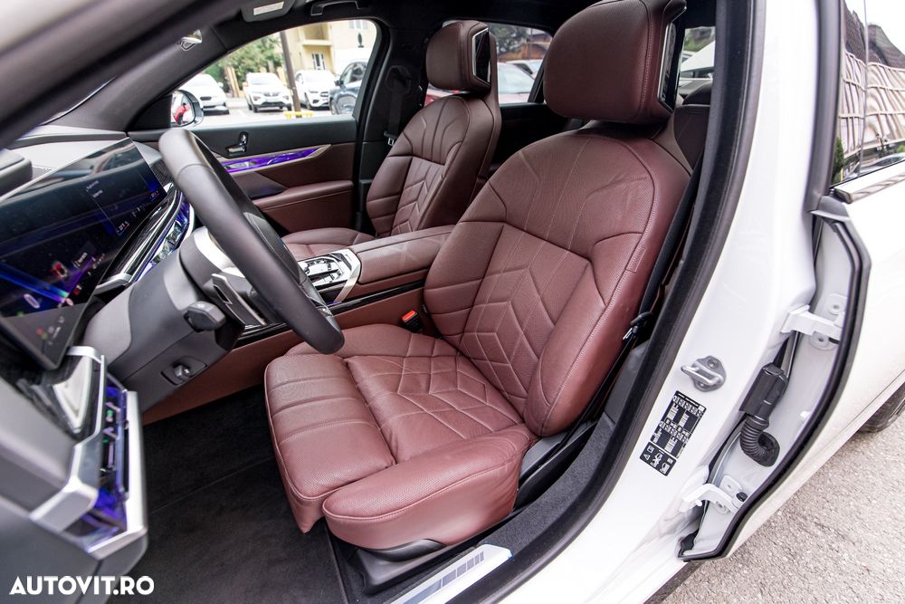 BMW Seria 7 740d xDrive MHEV - 12