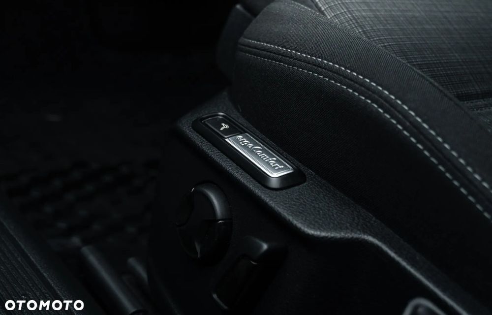 Volkswagen Passat Variant 2.0 TDI Business DSG - 17